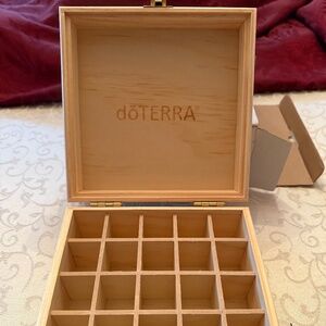NEW DOTERRA WOODEN BOX  w/ Gold clasp-HOLDS 25 VIALS